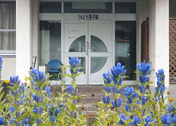 男子棟玄関写真